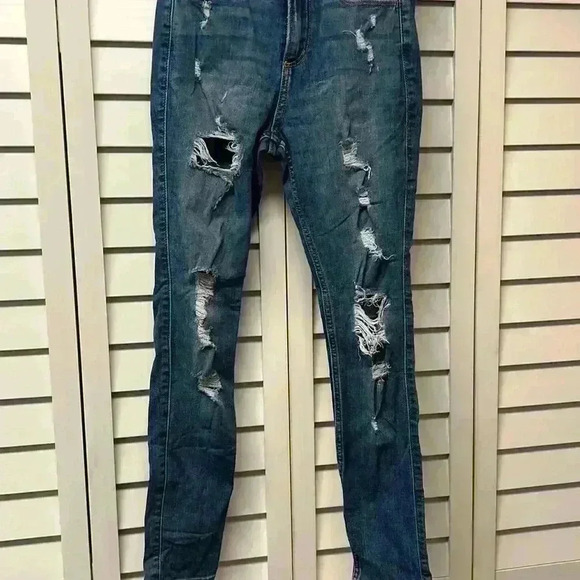 Hollister Curvy High Rise Super Skinny Jeans - Size 25”x28” - Picture 3 of 5